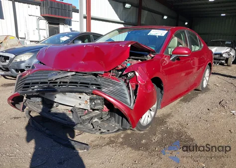 2021 Toyota Camry Le z USA, uszkodzony, nr VIN 4T1C11AK1MU413300